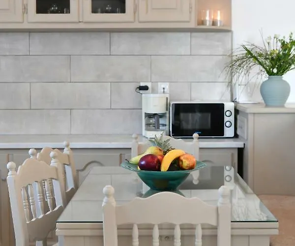 Cozy House In * נאוסה