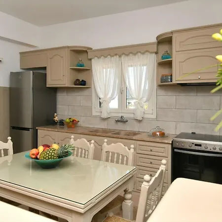 Cozy House In Naousa (Paros)